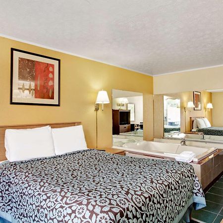 Days Inn By Wyndham Knoxville West Kültér fotó